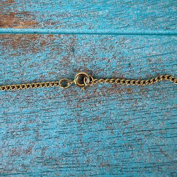 Vintage 1970's Avon Scroll Design Faux Red Cabochon Gold Tone Pendant Necklace - Picture 3 of 6